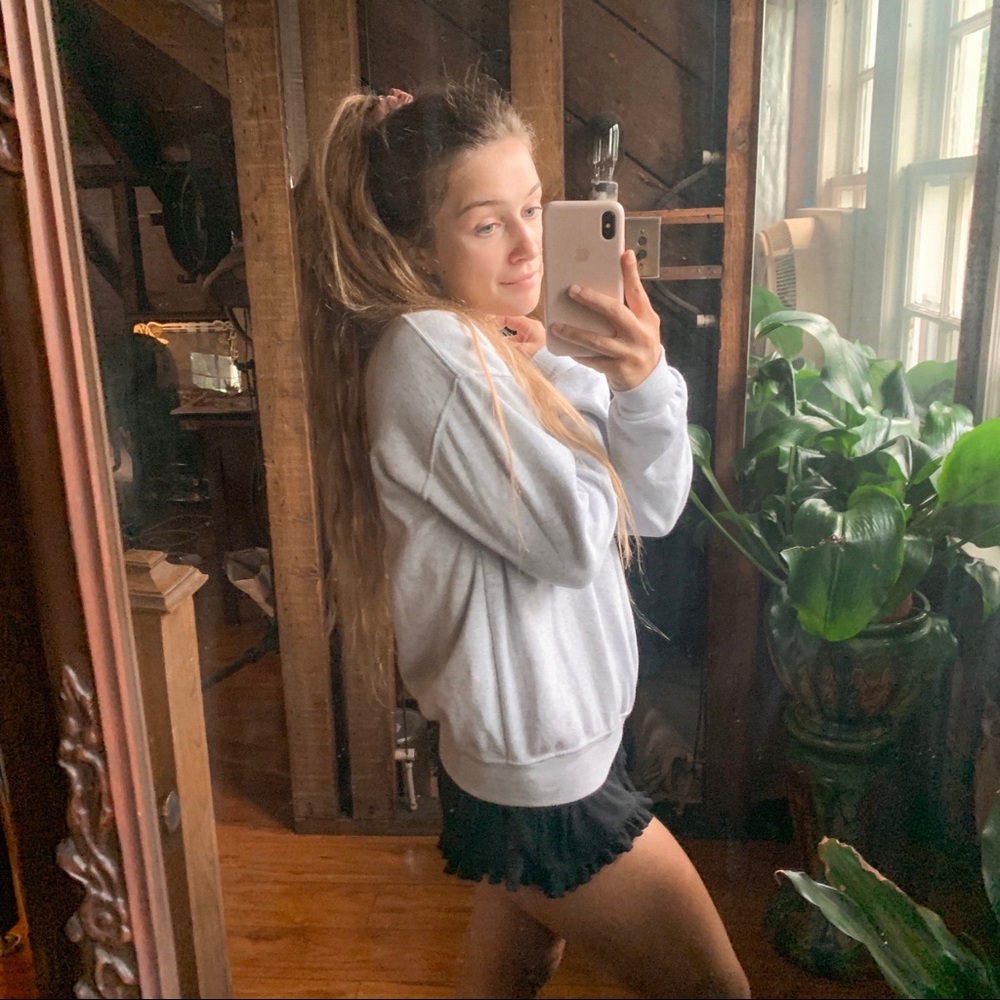 ⛅️ Brandy Melville Comfy Crew Neck Sweatshirt - Picture 2 of 7
